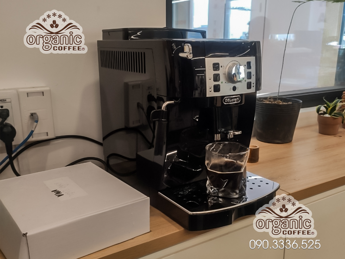 máy pha cà phê tự động Delonghi Ecam 22.110B tại văn phòng của công ty Nhật - quận 1, HCM